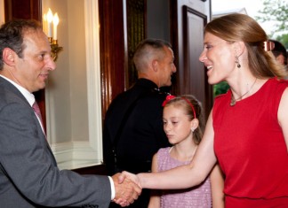 אורחים עסוקים מחוץ לארץ