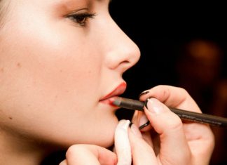 האם אכן "איפור מקצועי" הוא המקצוע המבוקש ביותר?